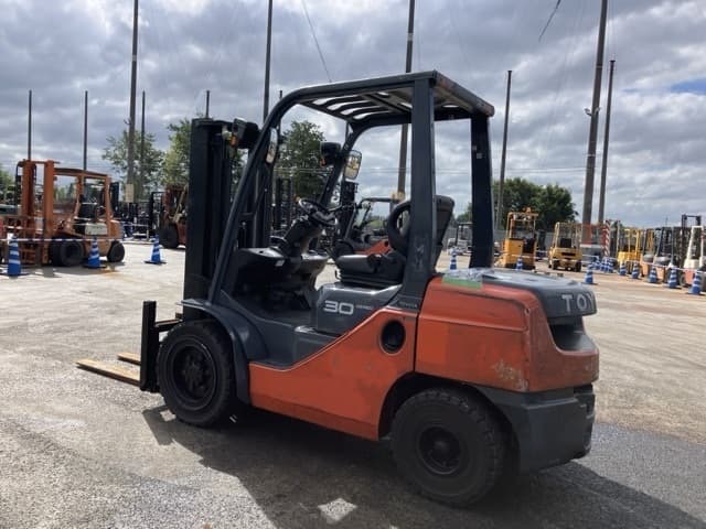 Forklift — Auction (lot 8462-4167)