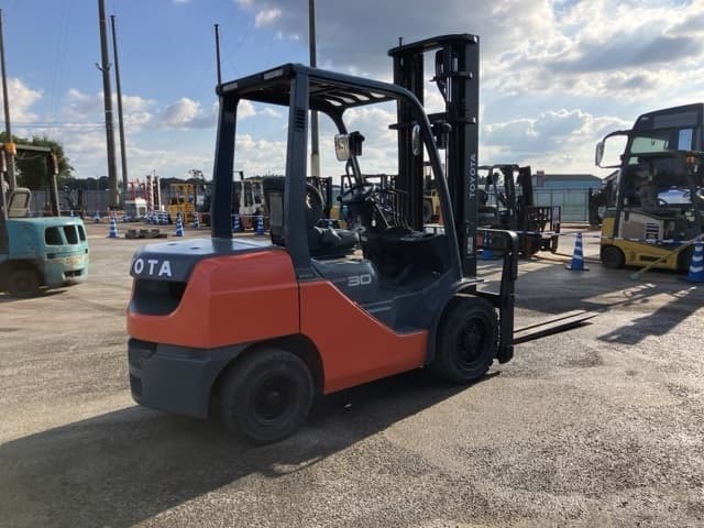 Forklift — Auction (lot 8462-4172)