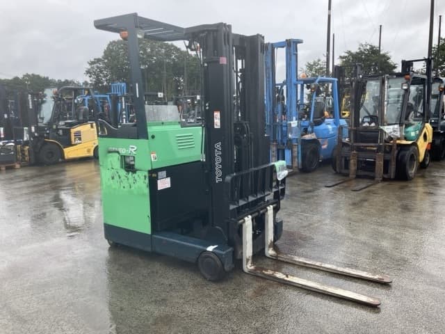 Reach Forklift — Auction (lot 8462-4200)