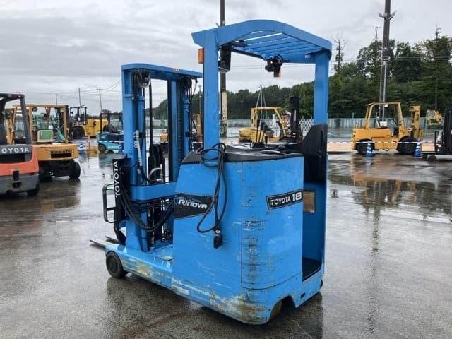 Reach Forklift — Auction (lot 8462-4201)