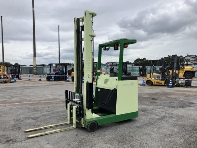 Reach Forklift — Auction (lot 8462-4203)