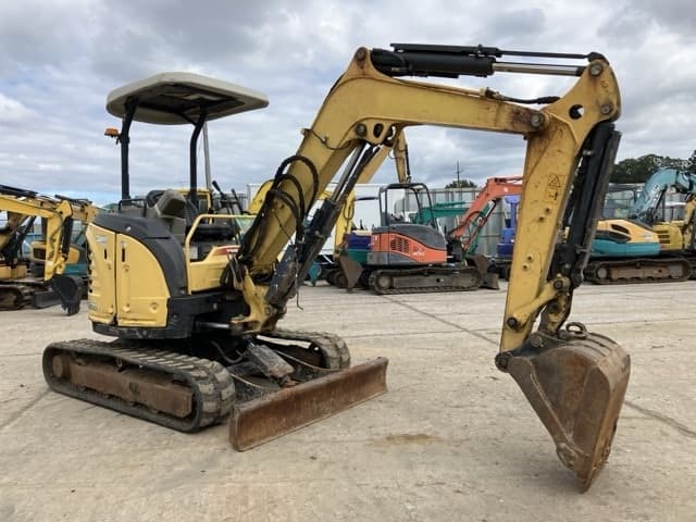 MINI EXCAVATOR — Auction (lot 8462-443)