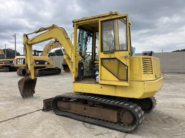 MINI EXCAVATOR — Auction (lot 8462-453)