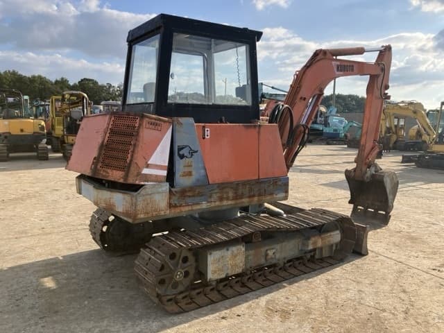 MINI EXCAVATOR — Auction (lot 8462-454)