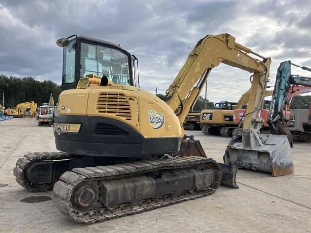 EXCAVATOR — Auction (lot 8462-469)