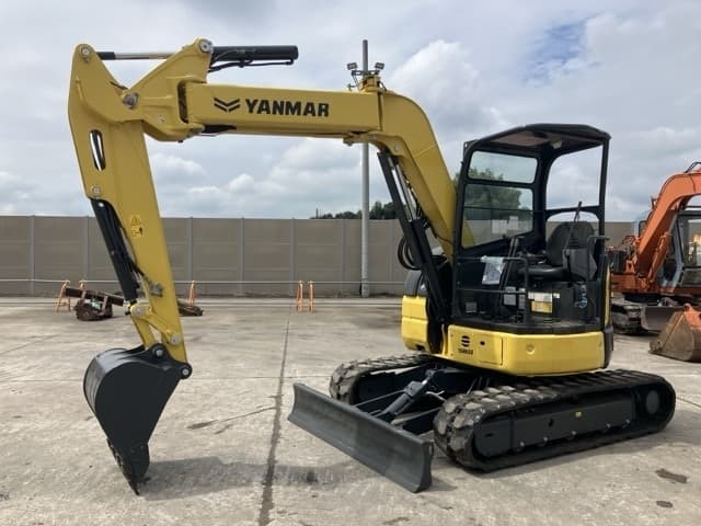 MINI EXCAVATOR — Auction (lot 8462-482)