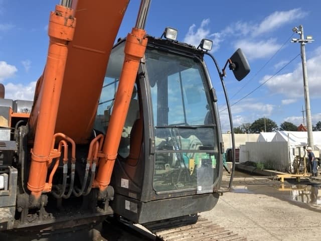 EXCAVATOR — Auction (lot 8462-495)