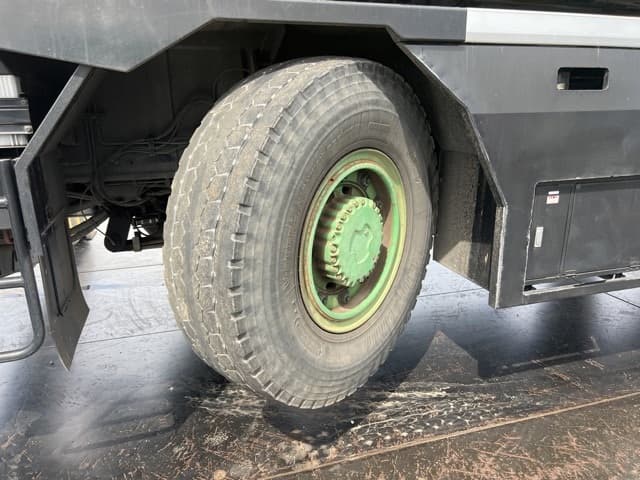 Rough Terrain Crane — Auction (lot 8462-50003)