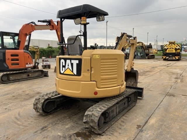 MINI EXCAVATOR — Auction (lot 8462-50010)