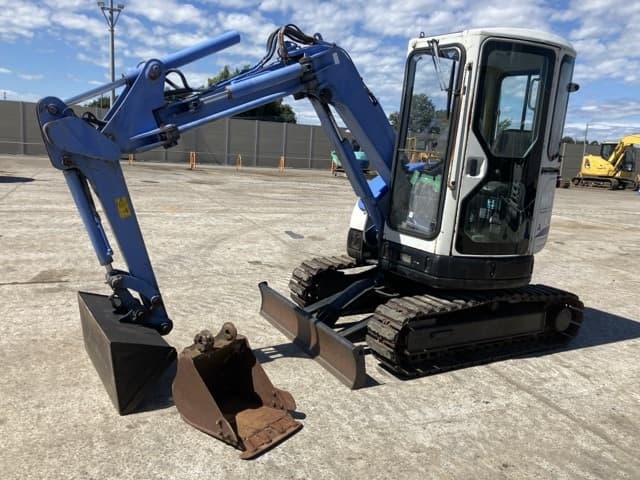 MINI EXCAVATOR — Auction (lot 8462-58)