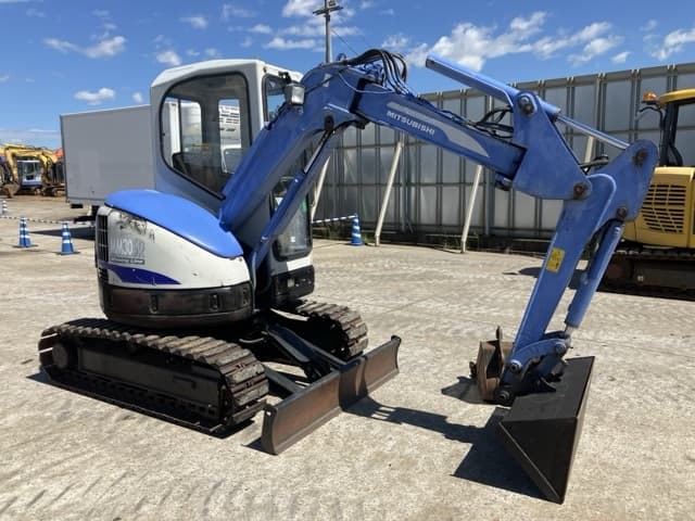 MINI EXCAVATOR — Auction (lot 8462-58)