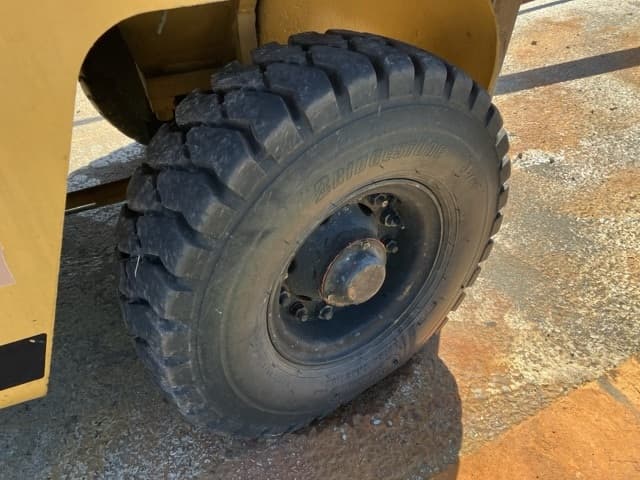 Forklift — Auction (lot 8462-5806)