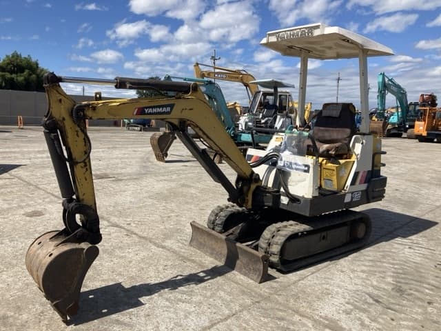 MINI EXCAVATOR — Auction (lot 8462-60)