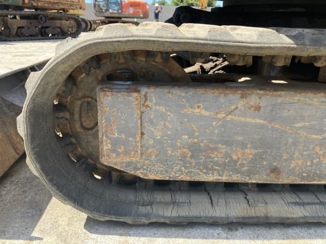 MINI EXCAVATOR — Auction (lot 8462-60)