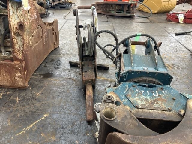 BREAKER — Auction (lot 8462-6071)