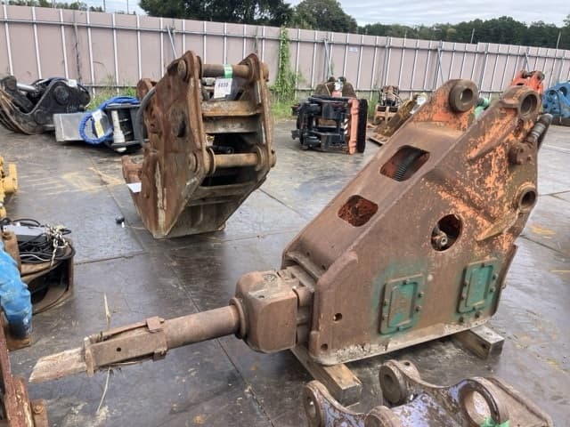 BREAKER — Auction (lot 8462-6077)