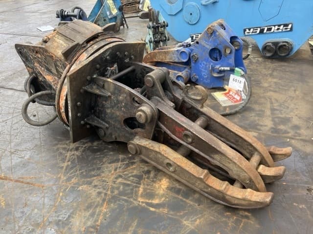 ROTATING HYDRAULIC FORK — Auction (lot 8462-6089)