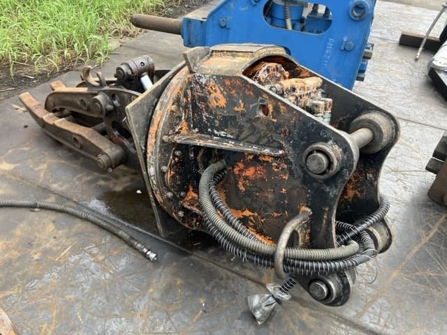 ROTATING HYDRAULIC FORK — Auction (lot 8462-6089)