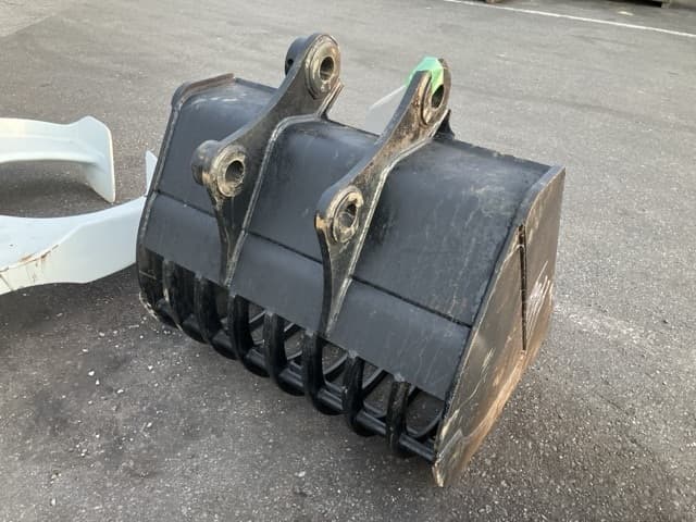 SKELETON BUCKET — Auction (lot 8462-6094)