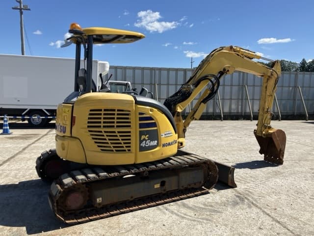 MINI EXCAVATOR — Auction (lot 8462-63)