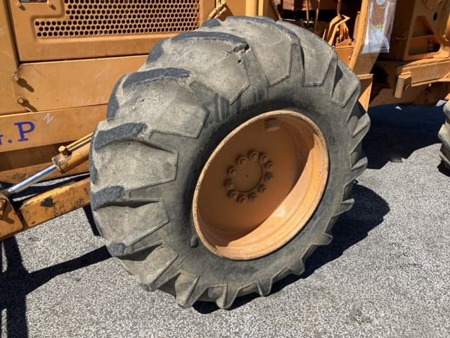 Logging tractor — Auction (lot 8462-65)