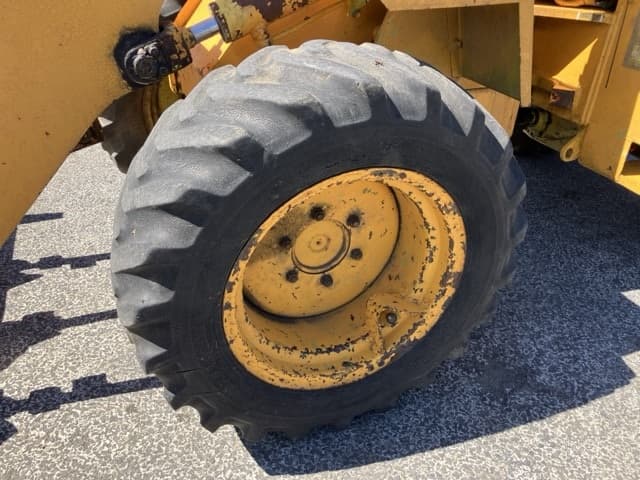 MINI WHEEL LOADER — Auction (lot 8462-67)