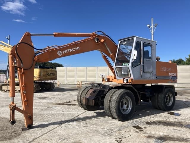 EXCAVATOR — Auction (lot 8462-72)