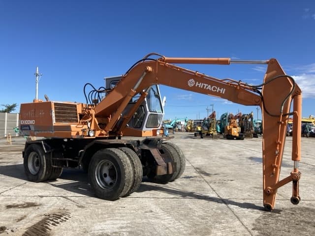 EXCAVATOR — Auction (lot 8462-72)