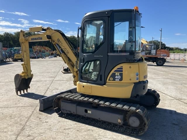 MINI EXCAVATOR — Auction (lot 8462-79)
