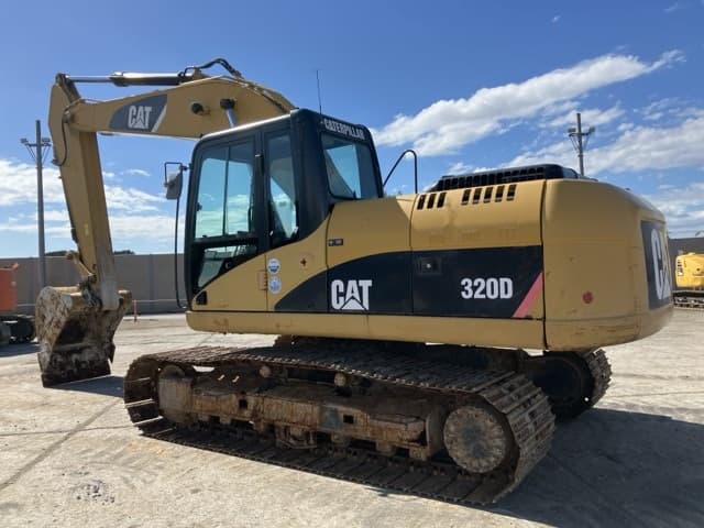 EXCAVATOR — Auction (lot 8462-90)