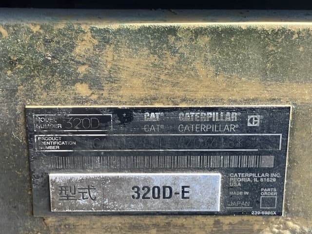 EXCAVATOR — Auction (lot 8462-90)