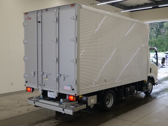 ISUZU (lot vt-8-6558-15050)