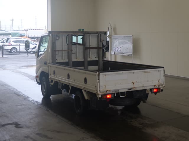 TOYOTA (lot vt-8-6558-1722)