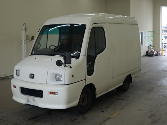 NISSAN (lot vt-8-6558-1820)