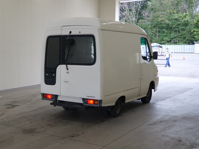 NISSAN (lot vt-8-6558-1820)