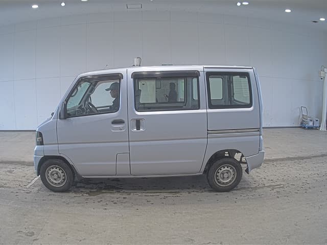 NISSAN (lot vt-8-6558-20245)