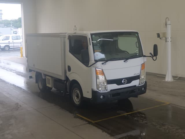 NISSAN (lot vt-8-6558-2051)