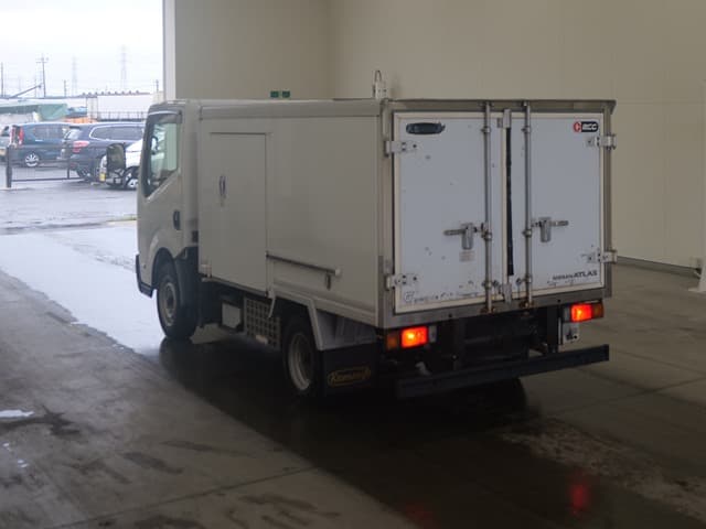 NISSAN (lot vt-8-6558-2051)