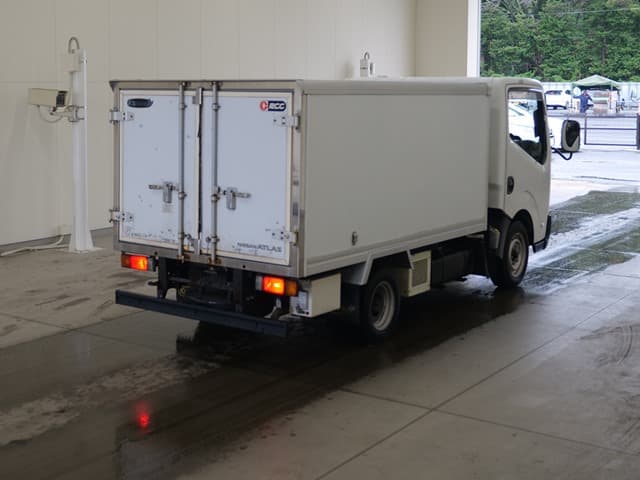 NISSAN (lot vt-8-6558-2051)