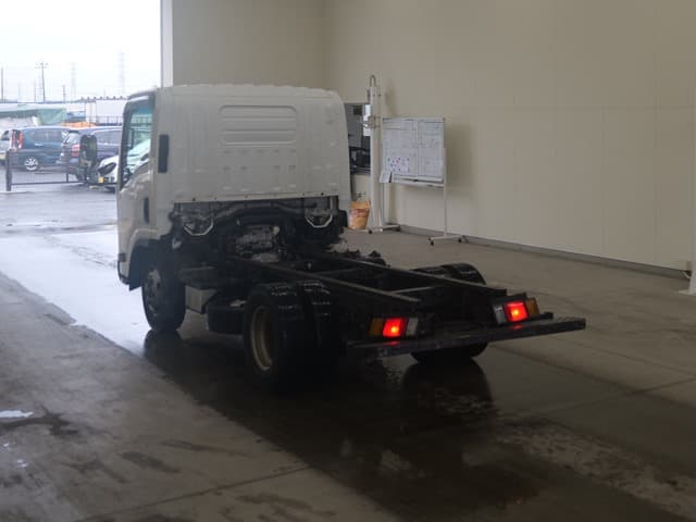 ISUZU (lot vt-8-6558-2070)