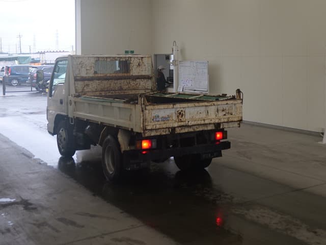 ISUZU (lot vt-8-6558-2085)
