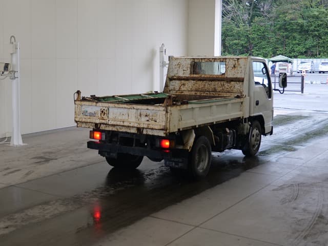 ISUZU (lot vt-8-6558-2085)