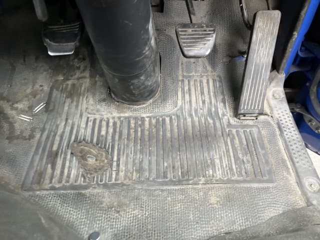 ISUZU (lot vt-8-6558-2187)
