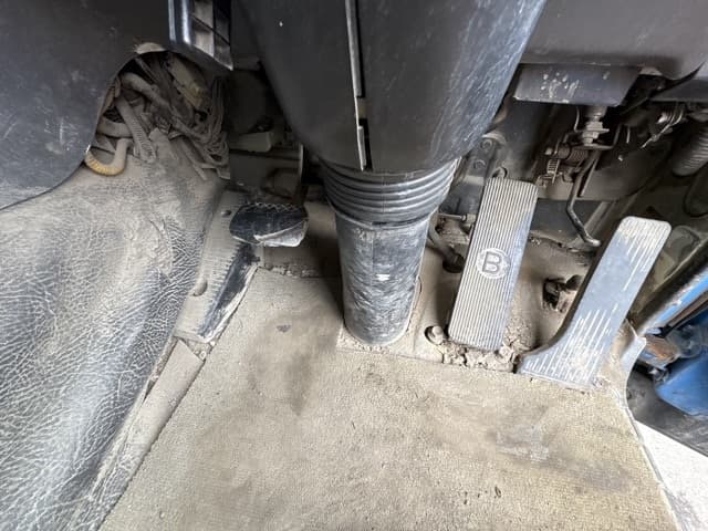 ISUZU (lot vt-8-6558-4528)