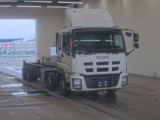 ISUZU (lot vt-8-6558-4571)